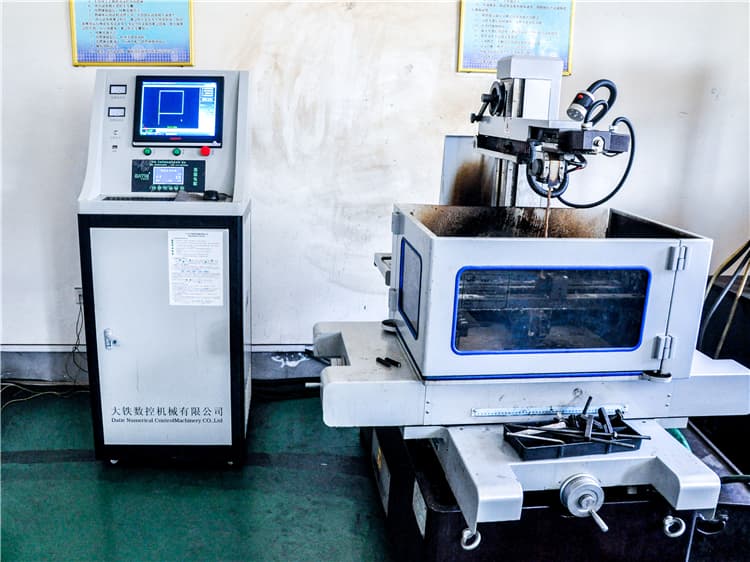 电火花线切割机